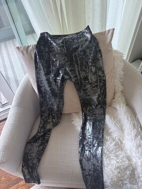 lululemon athletica Black & Silver Patterned Leggings